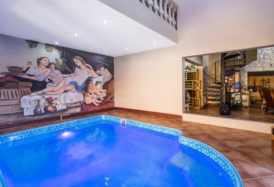 6 Bedroom Property for Sale in Alberante Gauteng