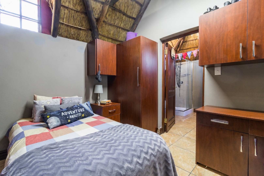 6 Bedroom Property for Sale in Alberante Gauteng