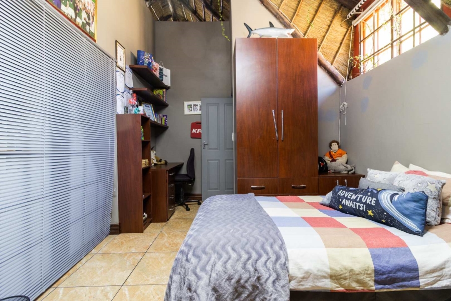 6 Bedroom Property for Sale in Alberante Gauteng