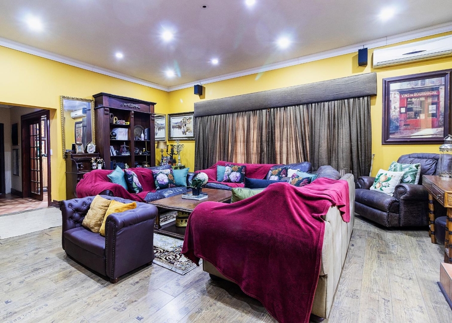 6 Bedroom Property for Sale in Alberante Gauteng