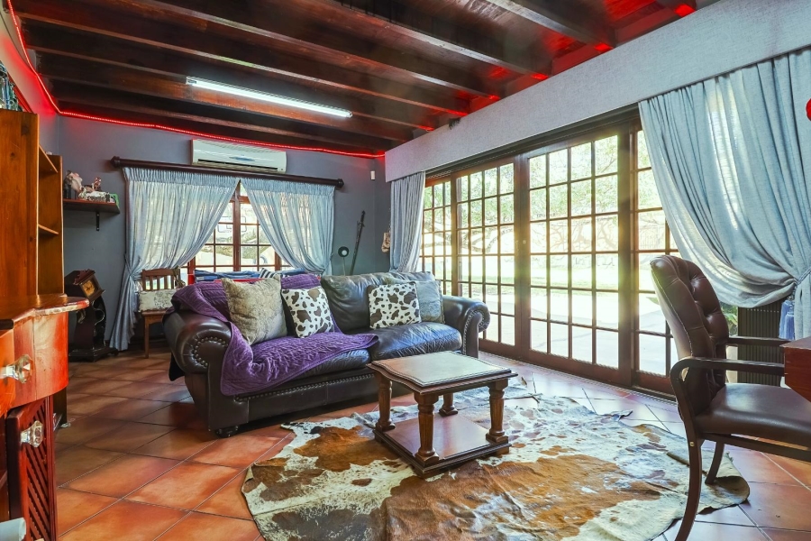 6 Bedroom Property for Sale in Alberante Gauteng