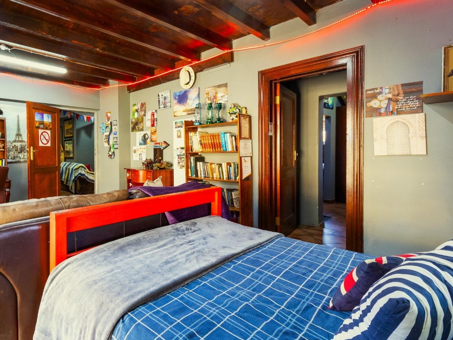 6 Bedroom Property for Sale in Alberante Gauteng