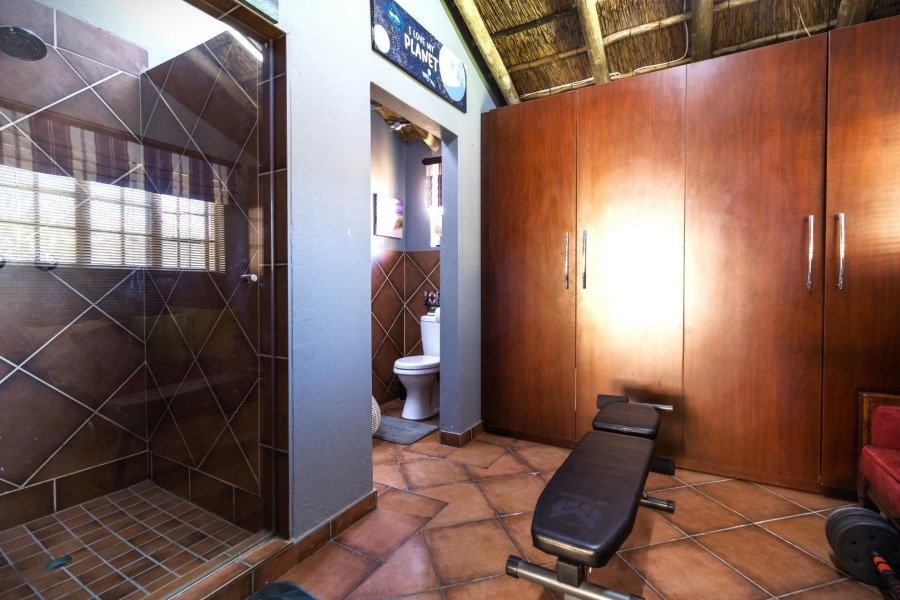 6 Bedroom Property for Sale in Alberante Gauteng