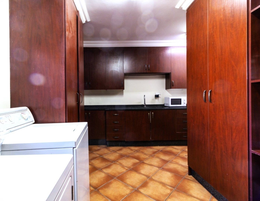 6 Bedroom Property for Sale in Alberante Gauteng