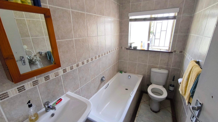 4 Bedroom Property for Sale in Brackenhurst Gauteng