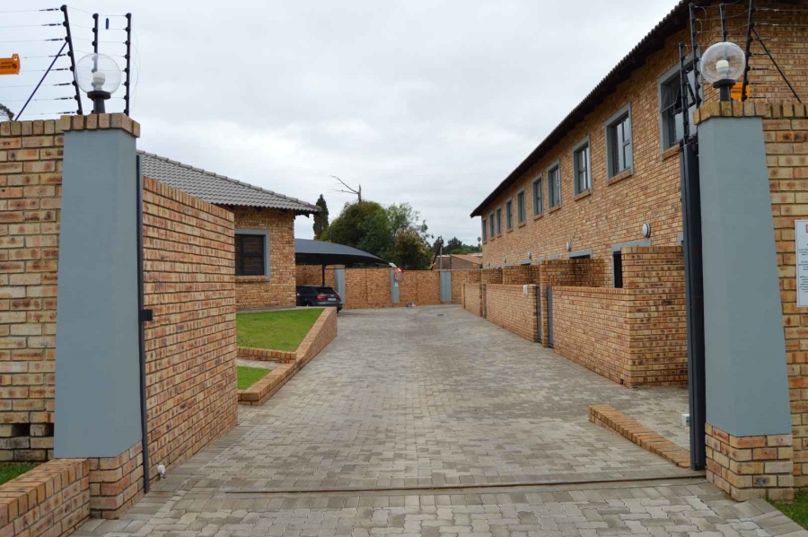2 Bedroom Property for Sale in Brackendowns Gauteng