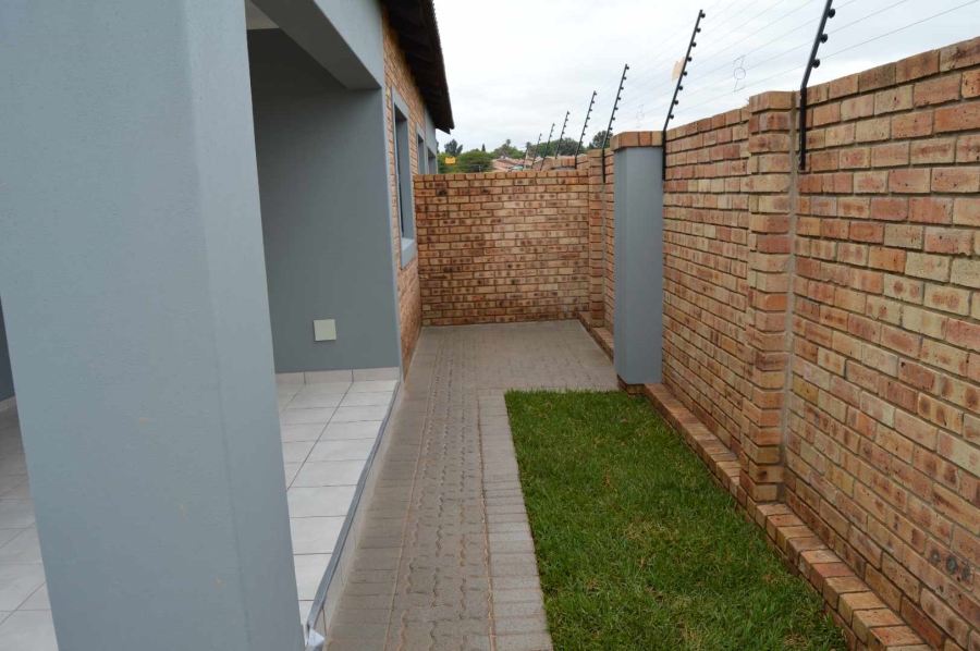 2 Bedroom Property for Sale in Brackendowns Gauteng