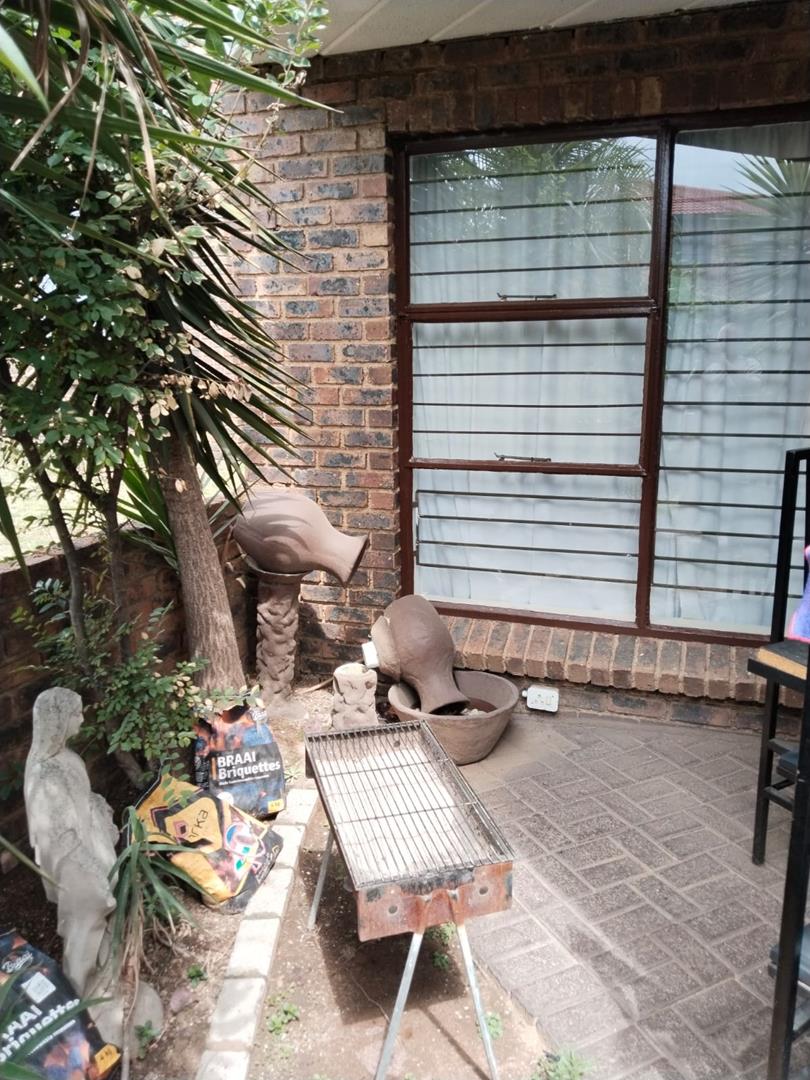 2 Bedroom Property for Sale in Liefde en Vrede Gauteng