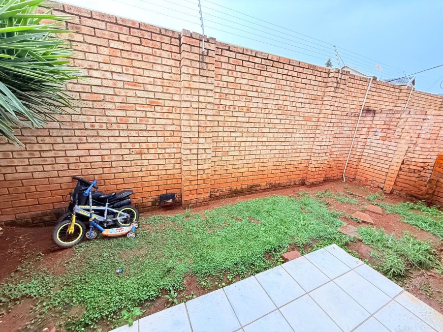 2 Bedroom Property for Sale in Hurlyvale Gauteng