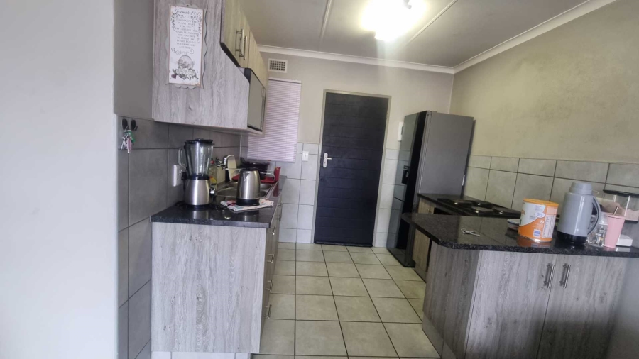 2 Bedroom Property for Sale in Heuweloord Gauteng