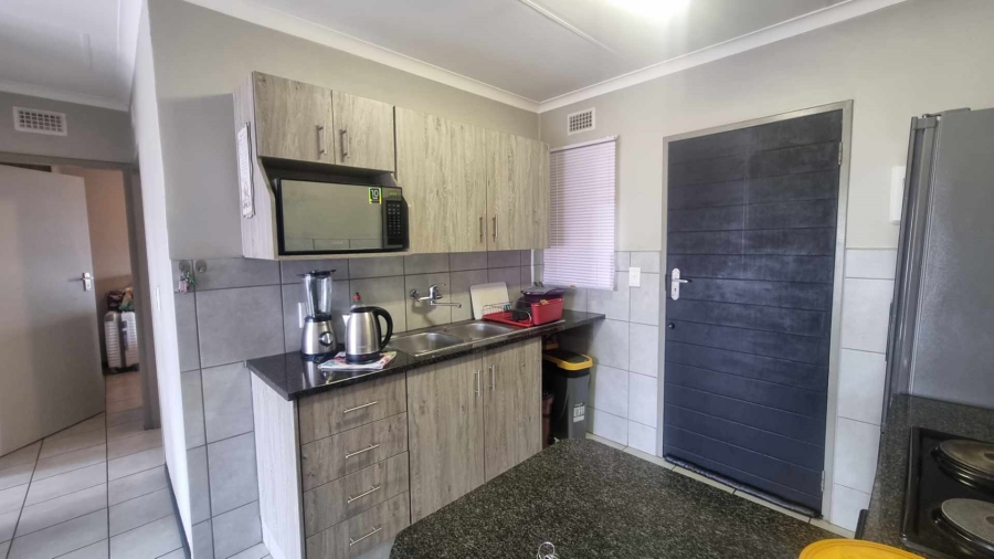 2 Bedroom Property for Sale in Heuweloord Gauteng