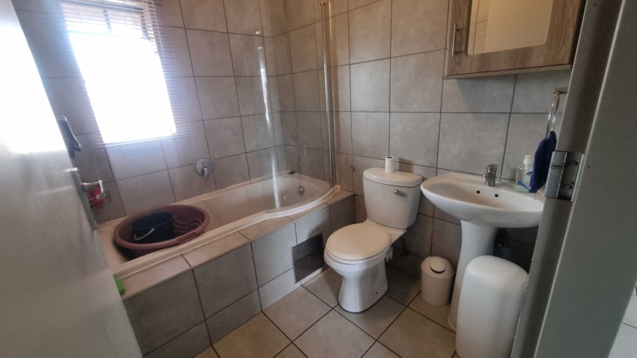2 Bedroom Property for Sale in Heuweloord Gauteng