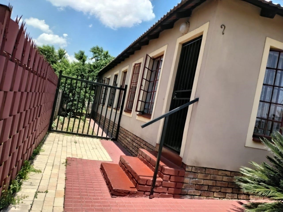 3 Bedroom Property for Sale in Olievenhoutbosch Gauteng