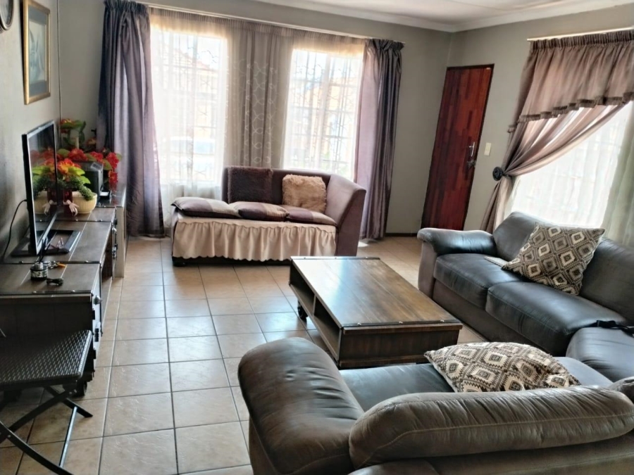 3 Bedroom Property for Sale in Olievenhoutbosch Gauteng