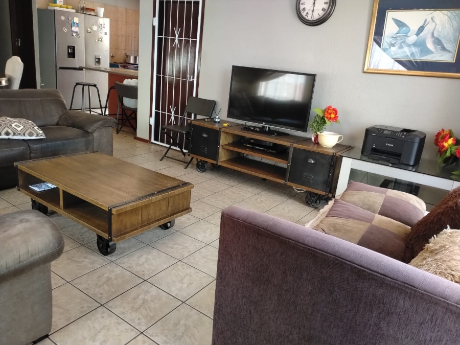 3 Bedroom Property for Sale in Olievenhoutbosch Gauteng