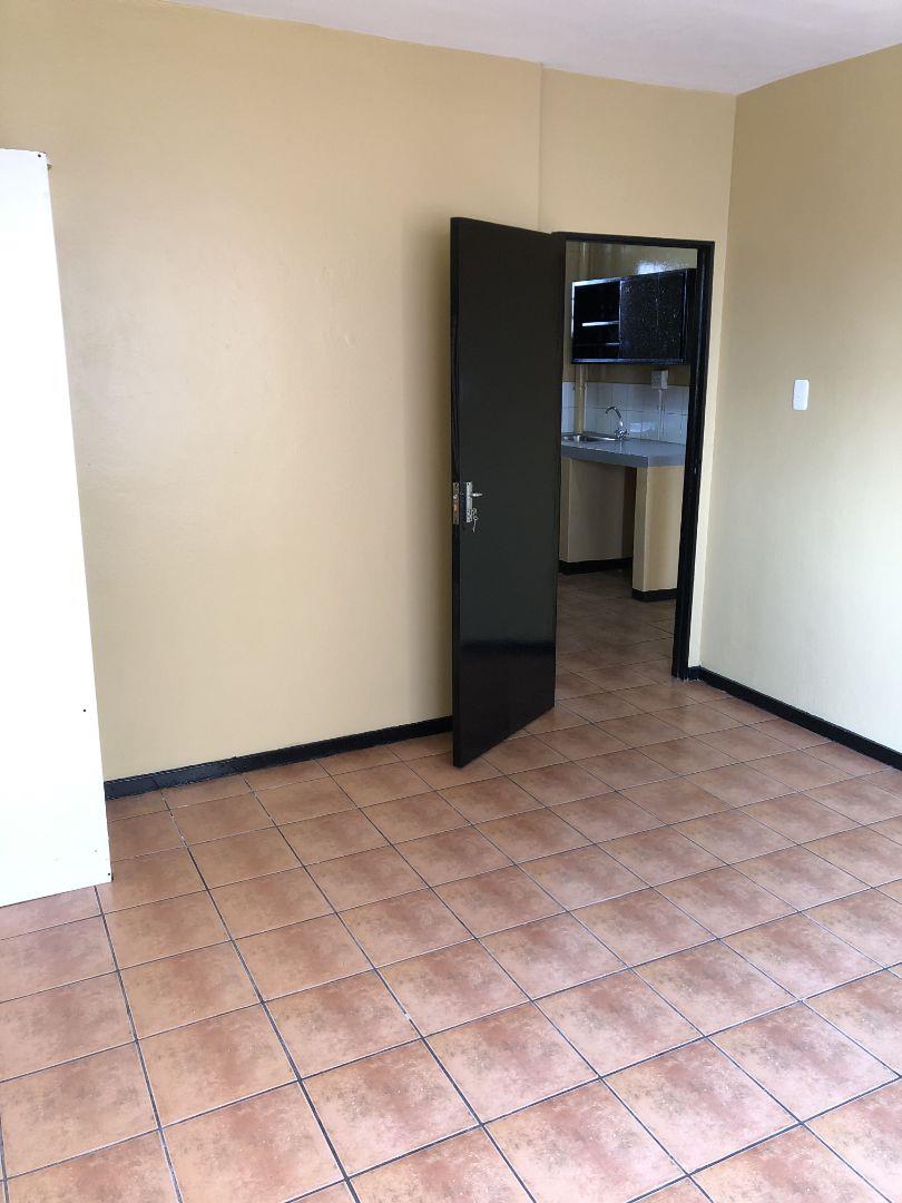 To Let 3 Bedroom Property for Rent in Hillbrow Gauteng
