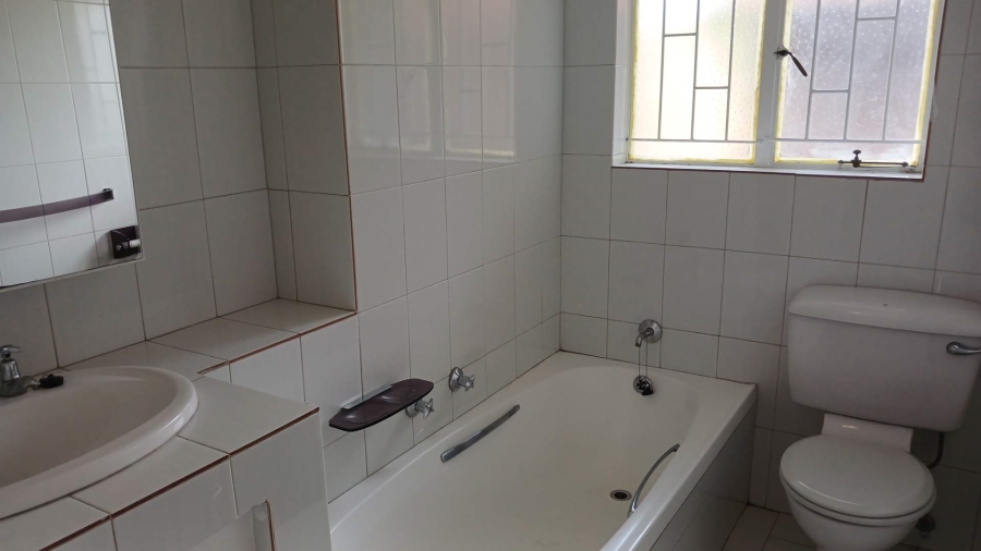 To Let 3 Bedroom Property for Rent in Hurlingham Manor Gauteng