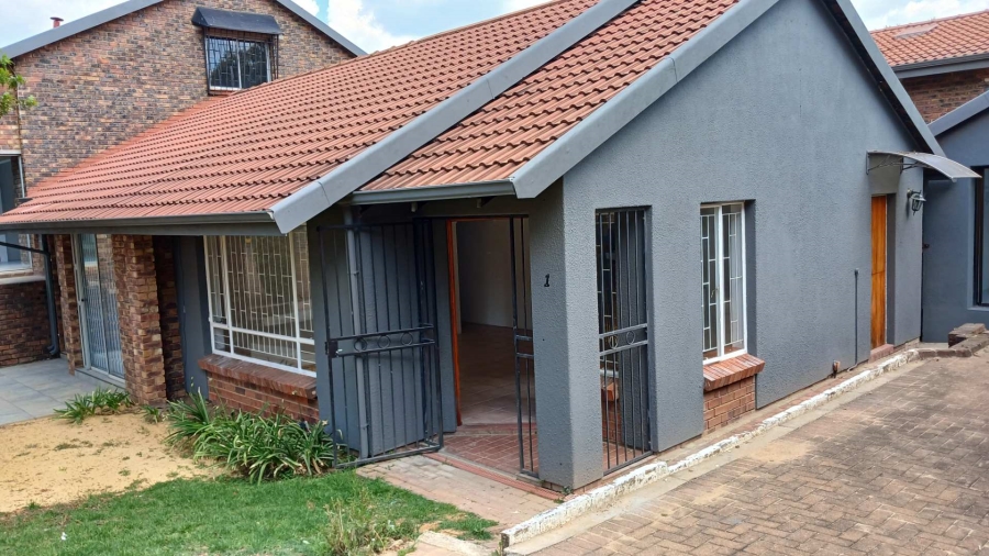 To Let 3 Bedroom Property for Rent in Hurlingham Manor Gauteng