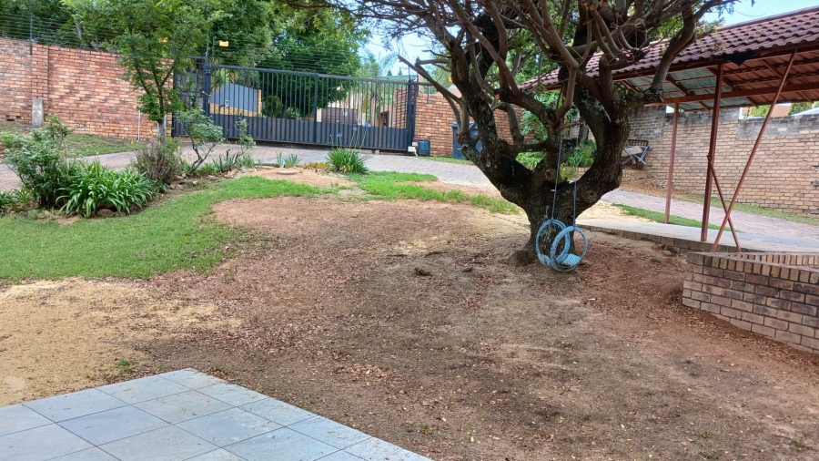 To Let 3 Bedroom Property for Rent in Hurlingham Manor Gauteng