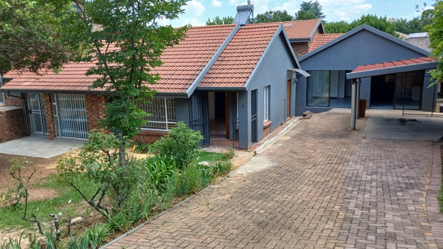 To Let 3 Bedroom Property for Rent in Hurlingham Manor Gauteng
