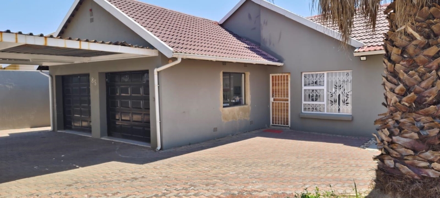 3 Bedroom Property for Sale in Roseacres Gauteng