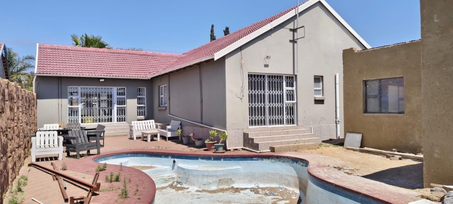 3 Bedroom Property for Sale in Roseacres Gauteng