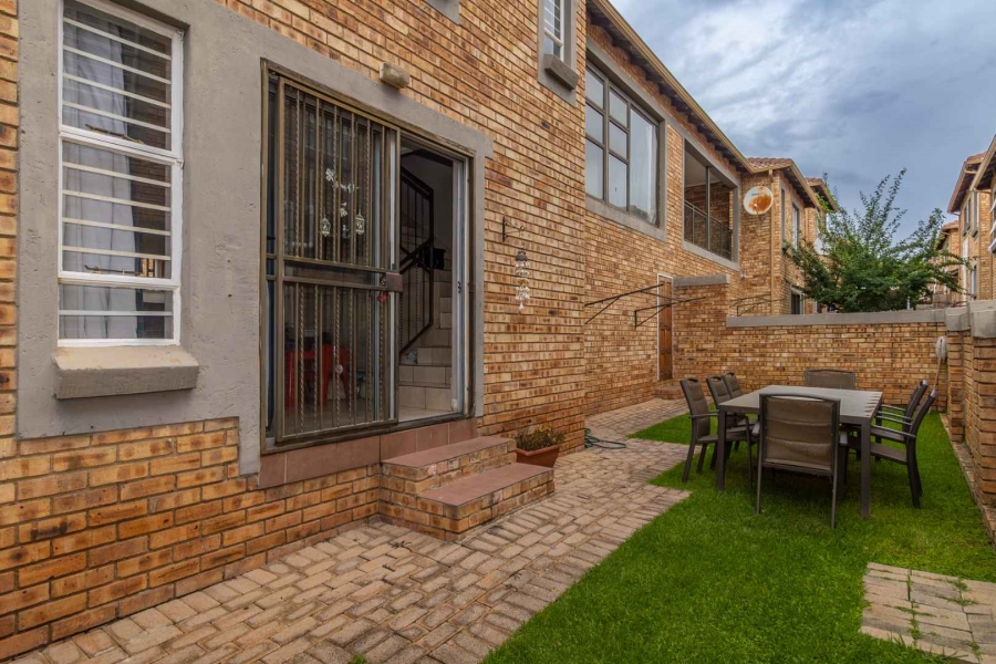 3 Bedroom Property for Sale in Wilgeheuwel Gauteng