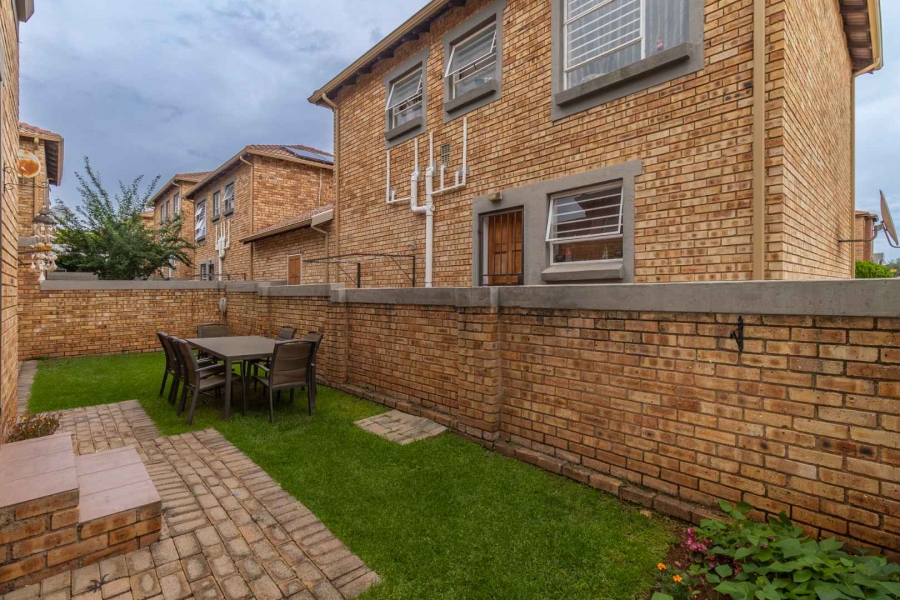 3 Bedroom Property for Sale in Wilgeheuwel Gauteng