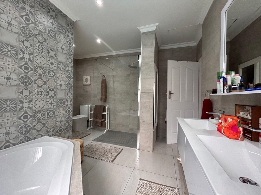 3 Bedroom Property for Sale in New Redruth Gauteng