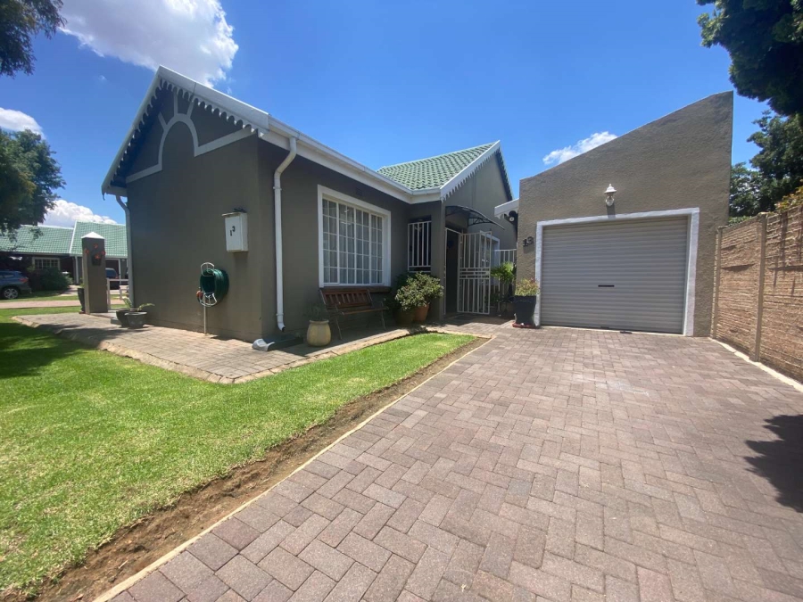 2 Bedroom Property for Sale in Verwoerdpark Gauteng