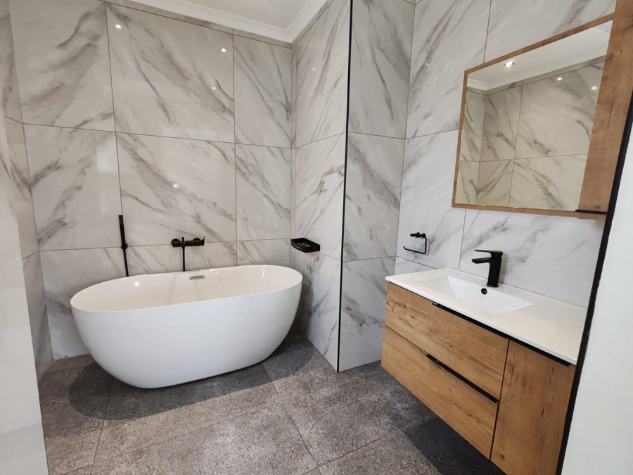 3 Bedroom Property for Sale in Lakefield Gauteng