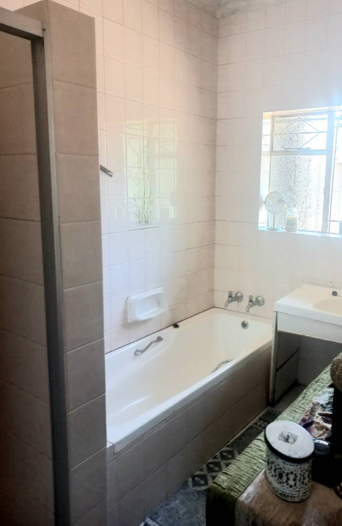 4 Bedroom Property for Sale in Farrarmere Gauteng