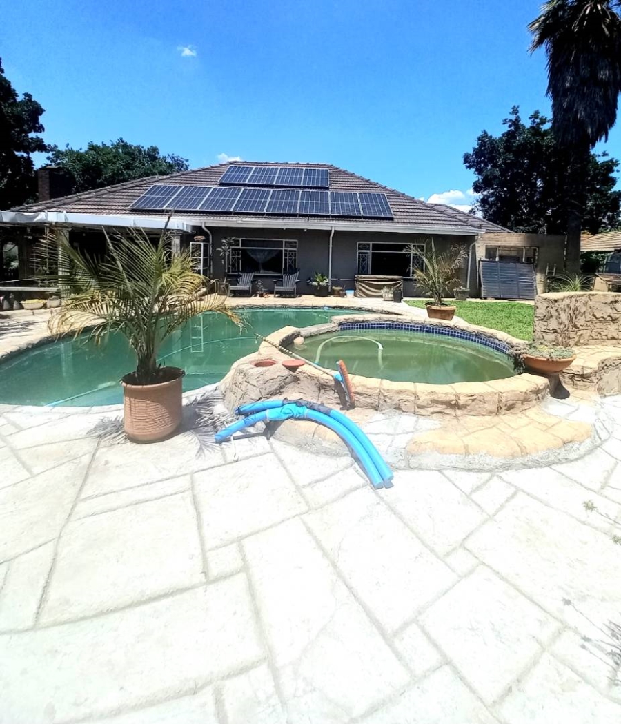 4 Bedroom Property for Sale in Farrarmere Gauteng