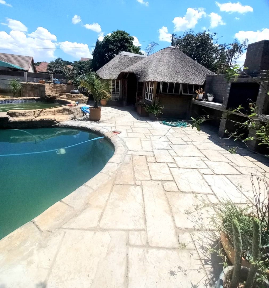 4 Bedroom Property for Sale in Farrarmere Gauteng