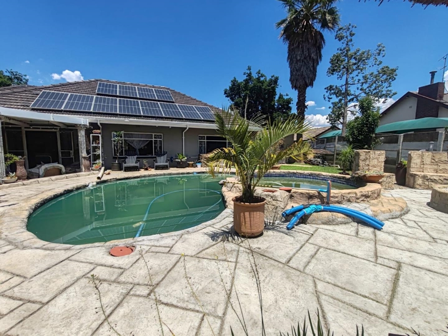 4 Bedroom Property for Sale in Farrarmere Gauteng