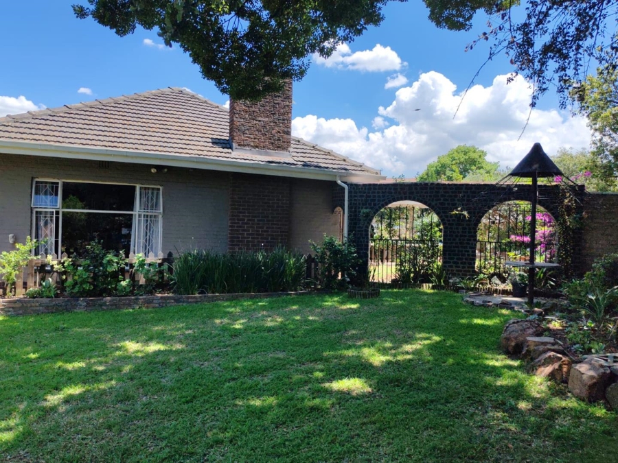 4 Bedroom Property for Sale in Farrarmere Gauteng