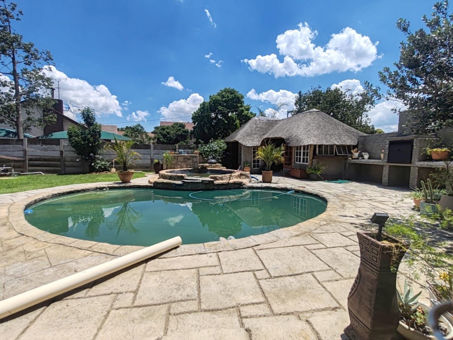 4 Bedroom Property for Sale in Farrarmere Gauteng