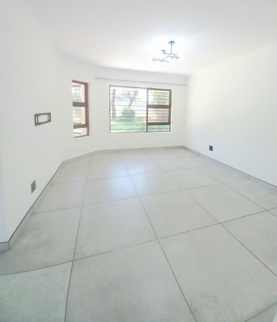 3 Bedroom Property for Sale in Lakefield Gauteng