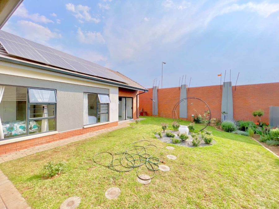 4 Bedroom Property for Sale in Rooihuiskraal North Gauteng