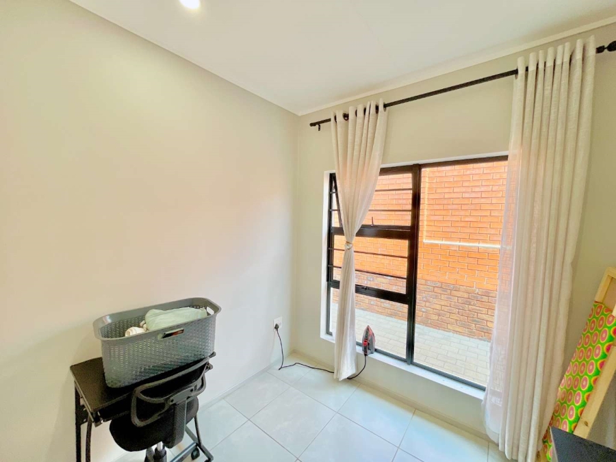 4 Bedroom Property for Sale in Rooihuiskraal North Gauteng