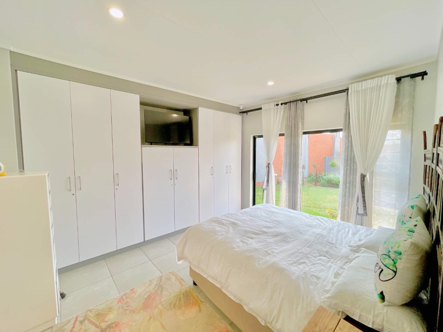 4 Bedroom Property for Sale in Rooihuiskraal North Gauteng