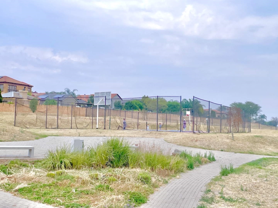 4 Bedroom Property for Sale in Rooihuiskraal North Gauteng