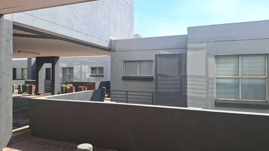 To Let 2 Bedroom Property for Rent in Northcliff Gauteng