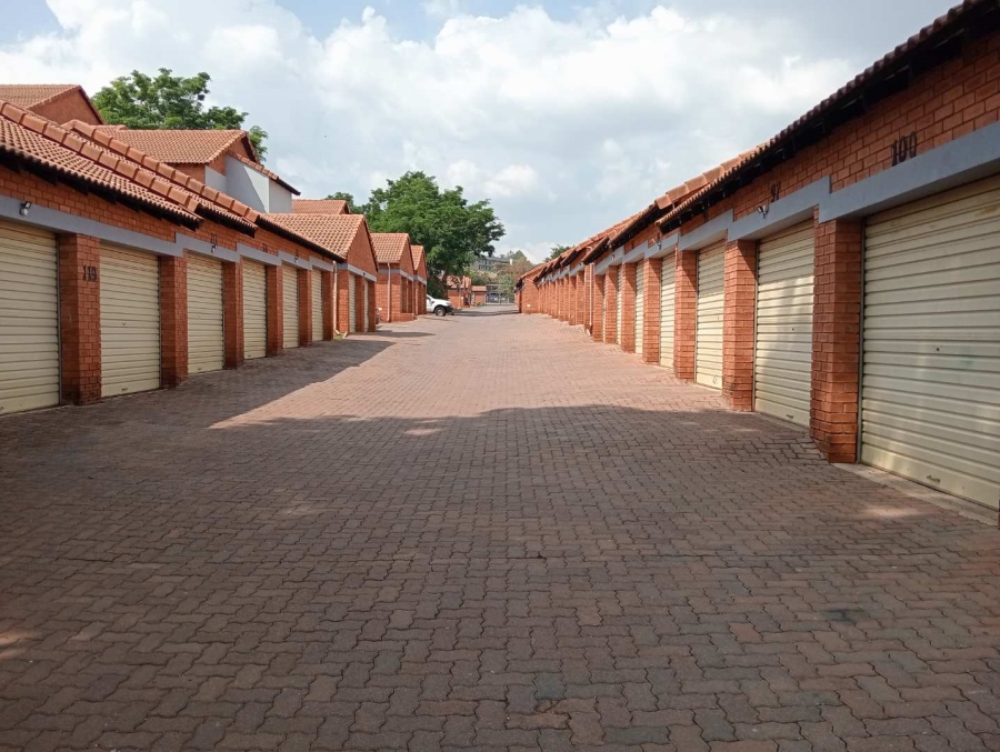 2 Bedroom Property for Sale in Die Hoewes Gauteng