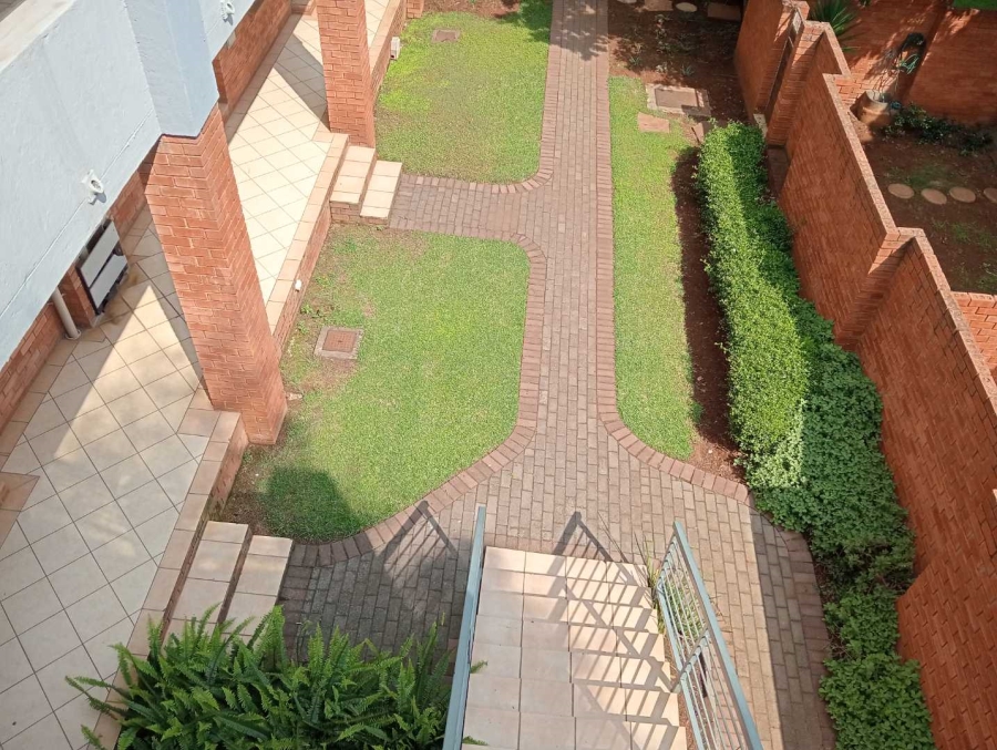 2 Bedroom Property for Sale in Die Hoewes Gauteng