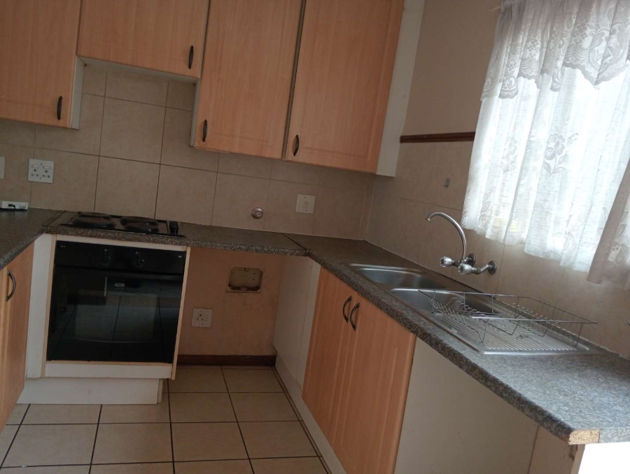 2 Bedroom Property for Sale in Die Hoewes Gauteng