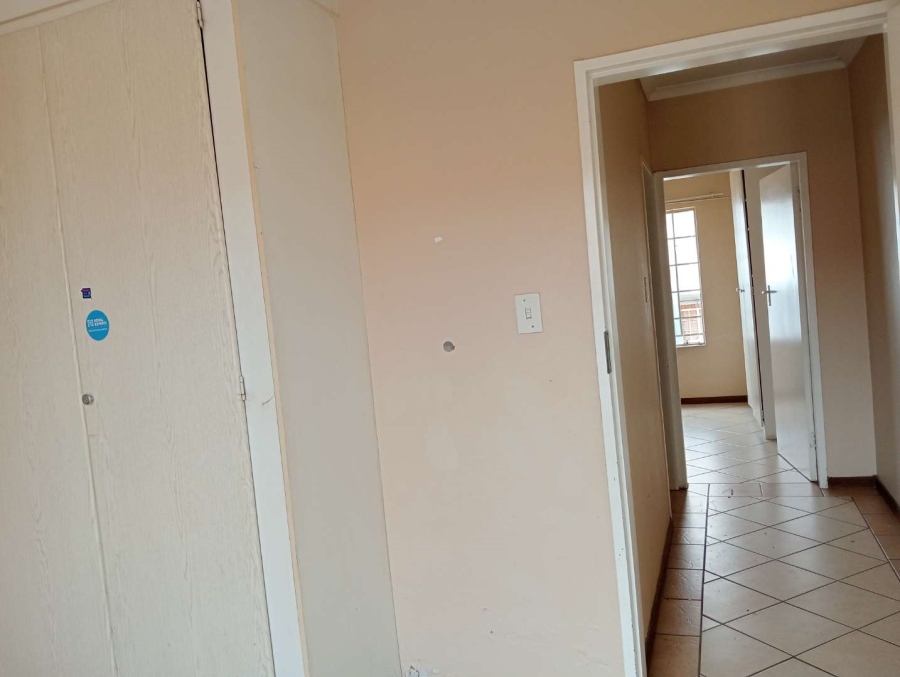 2 Bedroom Property for Sale in Die Hoewes Gauteng