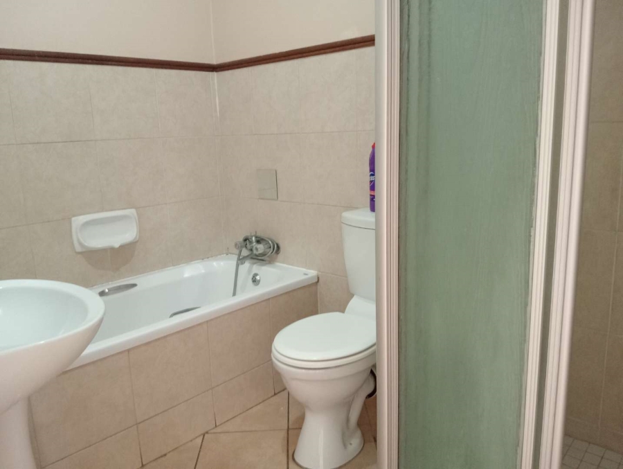 2 Bedroom Property for Sale in Die Hoewes Gauteng