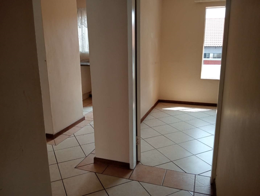 2 Bedroom Property for Sale in Die Hoewes Gauteng