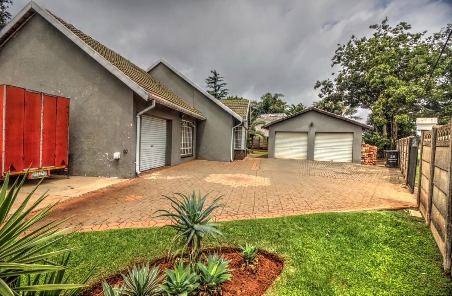 3 Bedroom Property for Sale in Birchleigh Gauteng